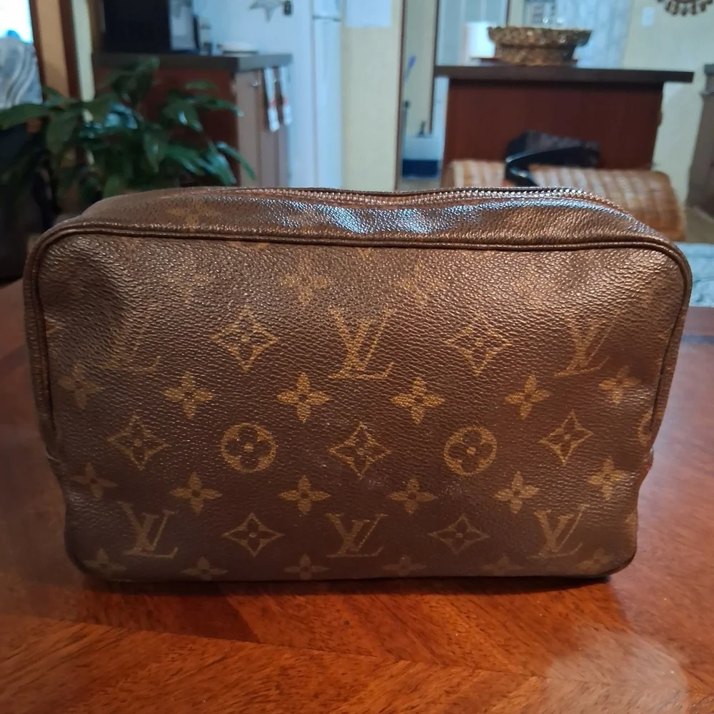 Louis Vuitton Brown Monogram Clutch - Picture 2 of 15
